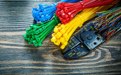 Jak uporządkować przewody w domu, biurze i garażu? Kompletny poradnik zarządzania kablami