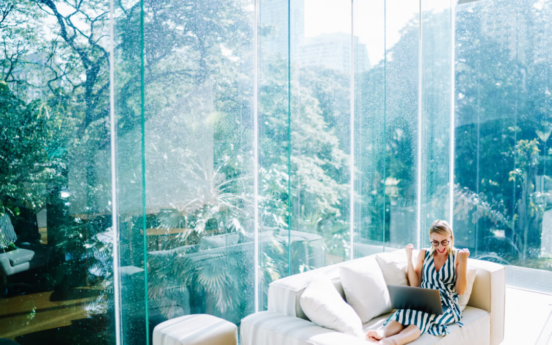 Zimowe wyzwania w budownictwie – jak dbać o zabudowy szklane, by przetrwały mrozy