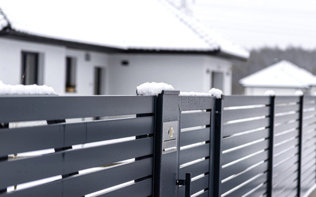 Bramy wjazdowe do domów jednorodzinnych – które rozwiązania są najwygodniejsze na co dzień?