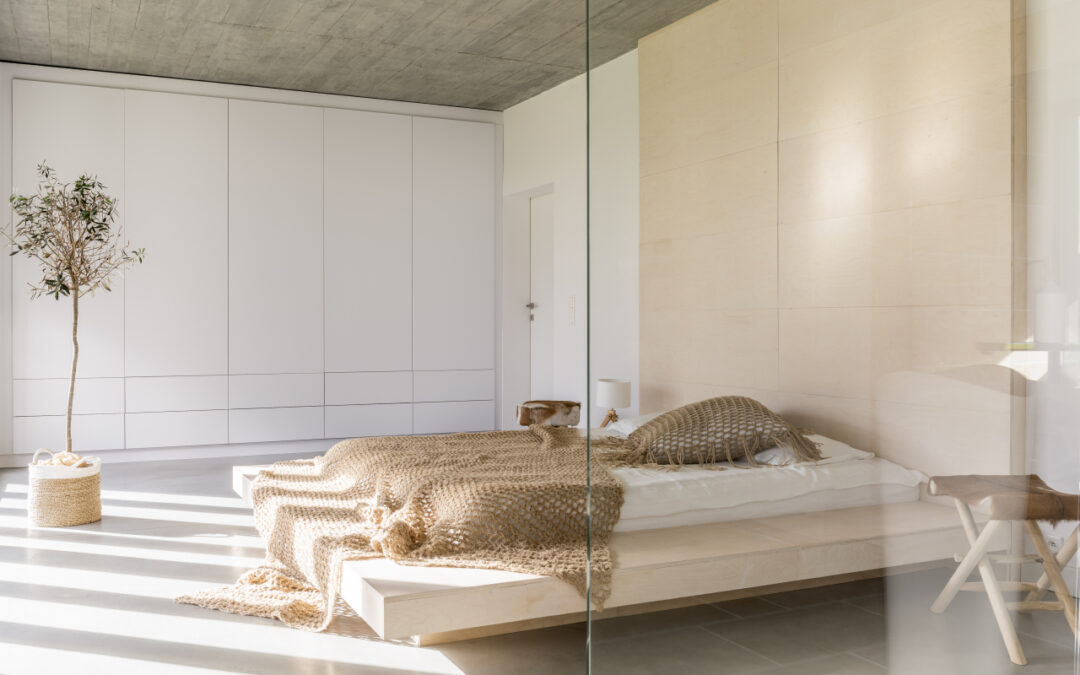 Jak wykorzystać szkło w aranżacji wnętrz, żeby było stylowo i funkcjonalnie?